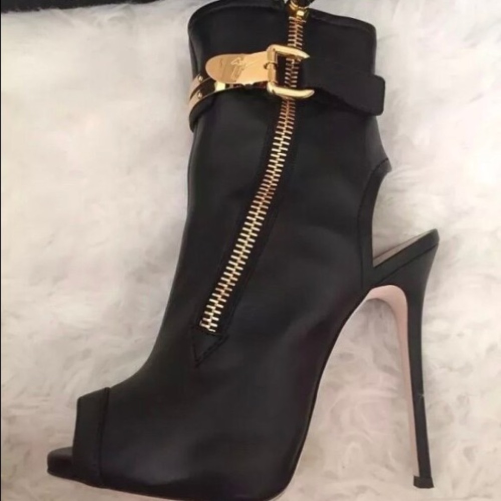 Giuseppe Zanotti RoXie open toe booties